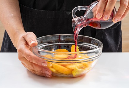 Фото шага рецепта Крем шантильи с персиками 17605 шаг 3  