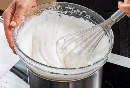 Фото шага рецепта Крем шантильи с персиками 17605 шаг 5  