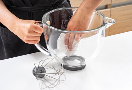 Фото шага рецепта Крем шантильи 186392 шаг 2  