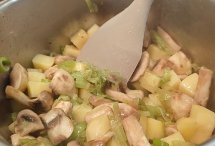 Фото шага рецепта Кремсуп из шампиньонов 190756 шаг 6