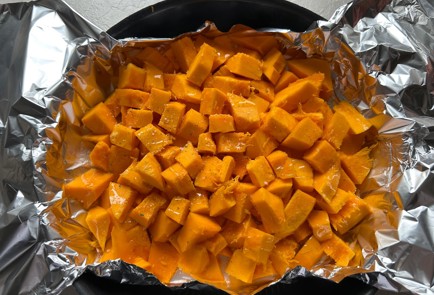 Фото шага рецепта Кремсуп из тыквы запеченной 190540 шаг 2  