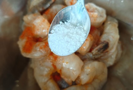 Фото шага рецепта Креветки гриль с чесночным соусом 191208 шаг 2