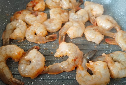 Фото шага рецепта Креветки гриль с чесночным соусом 191208 шаг 4