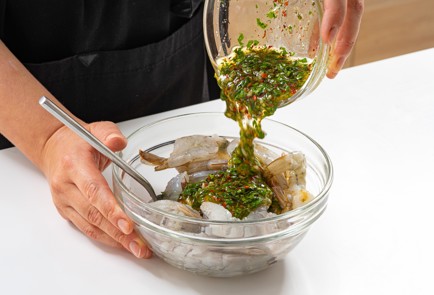 Фото шага рецепта Креветки на мангале 174099 шаг 8  