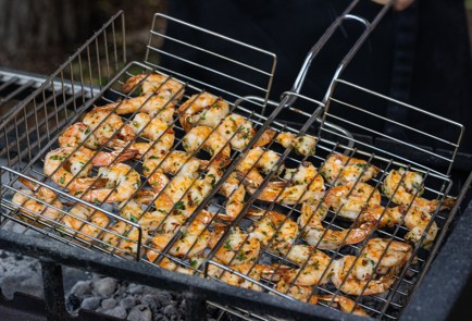 Фото шага рецепта Креветки на мангале 174099 шаг 9  