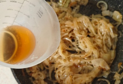 Фото шага рецепта Креветки в луковом соусе 191459 шаг 10  