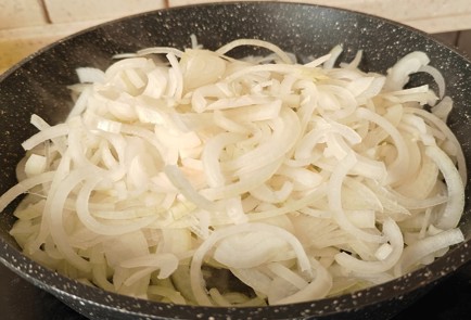 Фото шага рецепта Креветки в луковом соусе 191459 шаг 4  