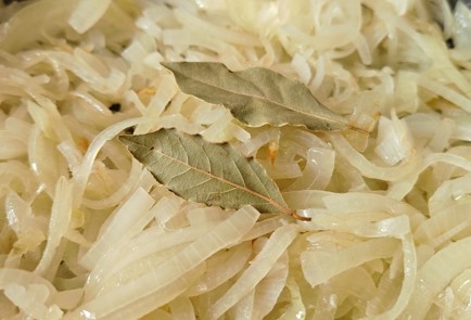 Фото шага рецепта Креветки в луковом соусе 191459 шаг 5  