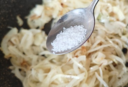 Фото шага рецепта Креветки в луковом соусе 191459 шаг 7  