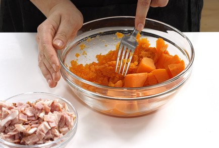 Фото шага рецепта Крокеты из батата 152825 шаг 4  