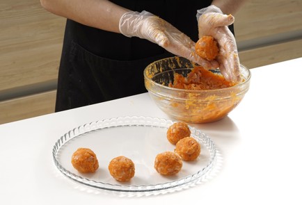 Фото шага рецепта Крокеты из батата 152825 шаг 5  