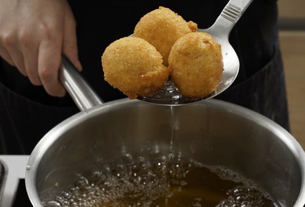 Фото шага рецепта Крокеты из батата 152825 шаг 8  