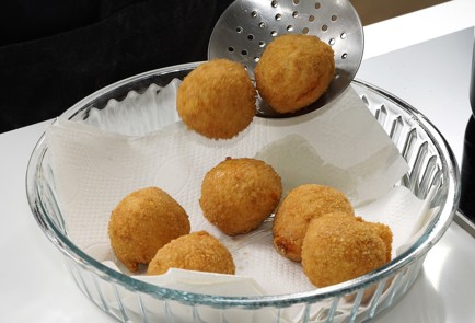 Фото шага рецепта Крокеты из батата 152825 шаг 9  