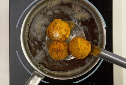 Фото шага рецепта Крокеты из серых креветок 57701 шаг 5  