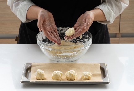 Фото шага рецепта Крокеты с плавленным сыром 151702 шаг 3  