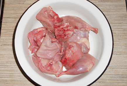 Фото шага рецепта Кролик с картошкой в духовке 152169 шаг 1  