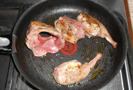 Фото шага рецепта Кролик с картошкой в духовке 152169 шаг 10  