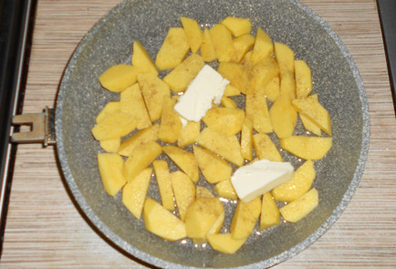 Фото шага рецепта Кролик с картошкой в духовке 152169 шаг 9  