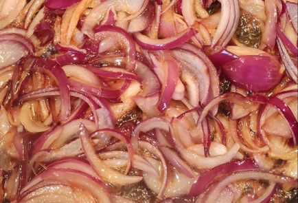 Фото шага рецепта Кролик с яблоками и черносливом в горчичномедовом соусе 163305 шаг 6  