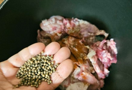 Фото шага рецепта Кролик тушеный 189175 шаг 2  