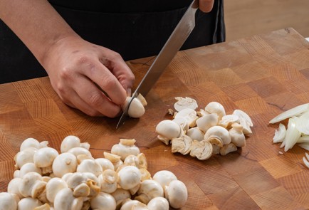 Фото шага рецепта Кролик в мультиварке 175240 шаг 2  