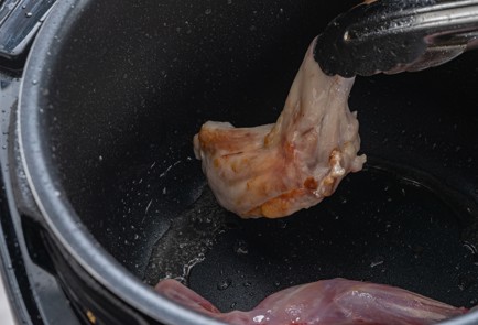 Фото шага рецепта Кролик в мультиварке 175240 шаг 4  