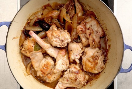 Фото шага рецепта Кролик в пиве 52517 шаг 3  