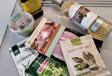 Фото шага рецепта Кролик в сметане с ароматными травами 151110 шаг 1  