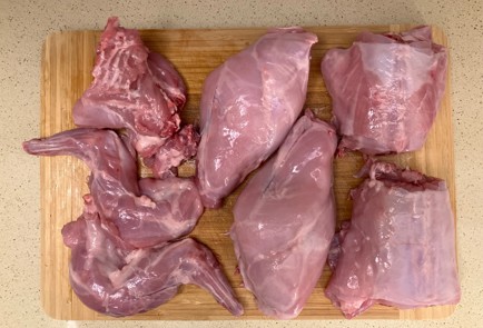 Фото шага рецепта Кролик запеченный с морковью в духовке 174085 шаг 5  