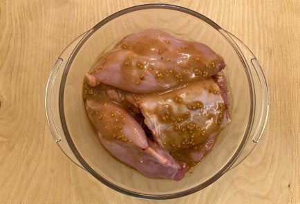 Фото шага рецепта Кролик запеченный с морковью в духовке 174085 шаг 6  