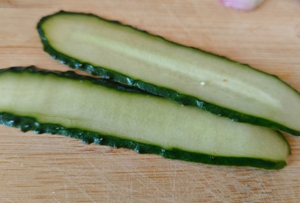 Фото шага рецепта Круассан с тунцом и огурцом 191524 шаг 5  