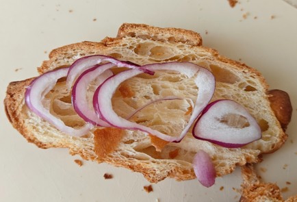 Фото шага рецепта Круассан с тунцом и огурцом 191524 шаг 7  