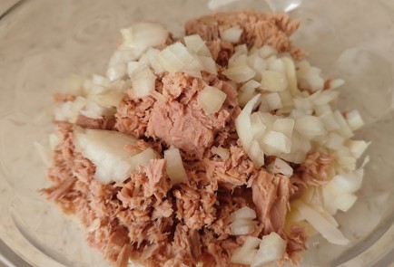 Фото шага рецепта Круассан с тунцом 191218 шаг 4