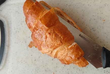 Фото шага рецепта Круассан с тунцом 191218 шаг 9