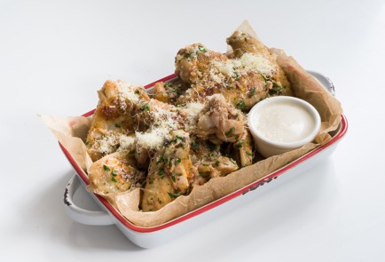 Фото шага рецепта Куриные крылышки с чесноком и пармезаном 152605 шаг 11  