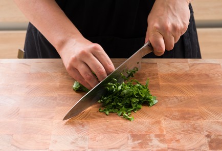 Фото шага рецепта Куриные крылышки с чесноком и пармезаном 152605 шаг 6  