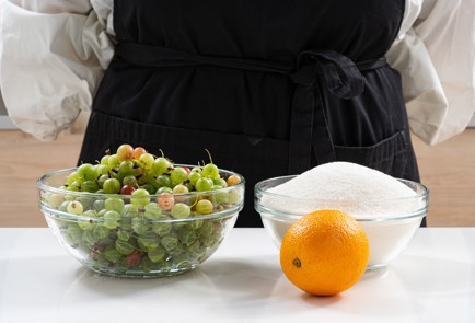 Фото шага рецепта Варенье из крыжовника и апельсина без варки 174192 шаг 1  