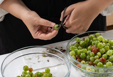 Фото шага рецепта Варенье из крыжовника и апельсина без варки 174192 шаг 2  