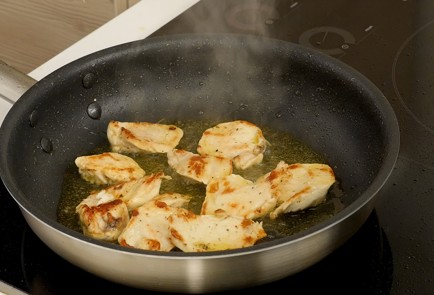 Фото шага рецепта Кубинский салат с курицей и авокадо 124925 шаг 1  