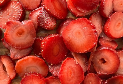 Фото шага рецепта Кух с начинкой из ягод и фруктов 175112 шаг 2  