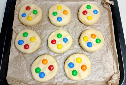 Фото шага рецепта Кукис с mms 191606 шаг 8  