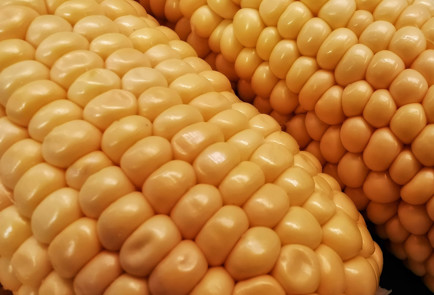 Фото шага рецепта Кукуруза в чесночносливочном соусе с зеленью 151497 шаг 2  