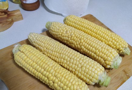 Фото шага рецепта Кукуруза в фольге в духовке 189629 шаг 2  