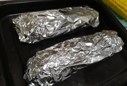 Фото шага рецепта Кукуруза в фольге в духовке 189629 шаг 8  