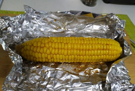 Фото шага рецепта Кукуруза в фольге в духовке 189629 шаг 9  