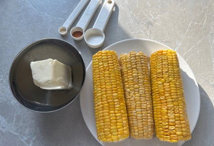 Фото шага рецепта Кукуруза запеченная в духовке 190023 шаг 1  