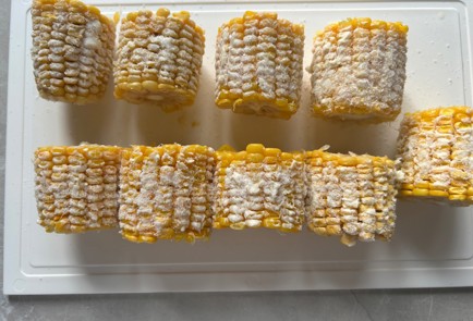 Фото шага рецепта Кукуруза запеченная в духовке 190023 шаг 3  