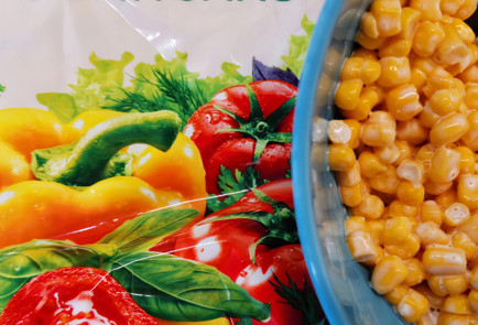 Фото шага рецепта Кукурузный салат с перепелиными яйцами 152021 шаг 1  