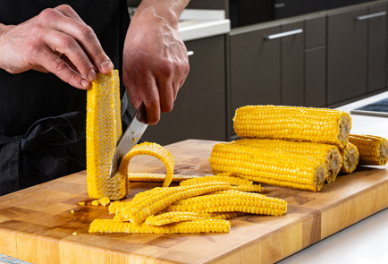 Фото шага рецепта Кукурузные котлеты 191458 шаг 4