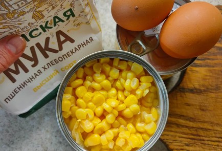 Фото шага рецепта Кукурузные оладьи 191293 шаг 1